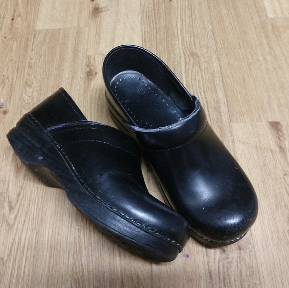 dansko size 38 clogs